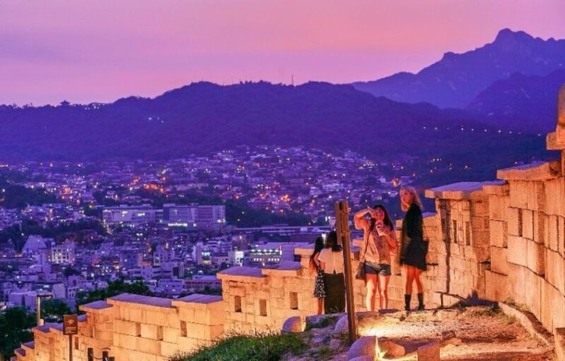 Seoul: Nighttime Tour of Palace, Market, Naksan Park & More - Final Thoughts: Who Will Love This Tour?