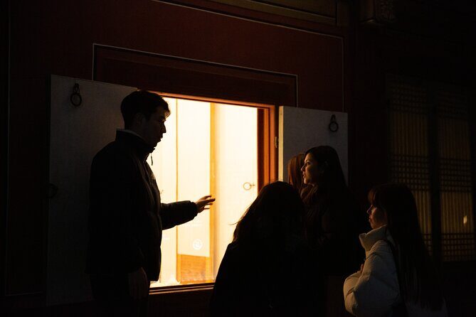 Seoul: Palace, Temple and Market Guided Foodie Tour at Night - What Makes This Tour Special?