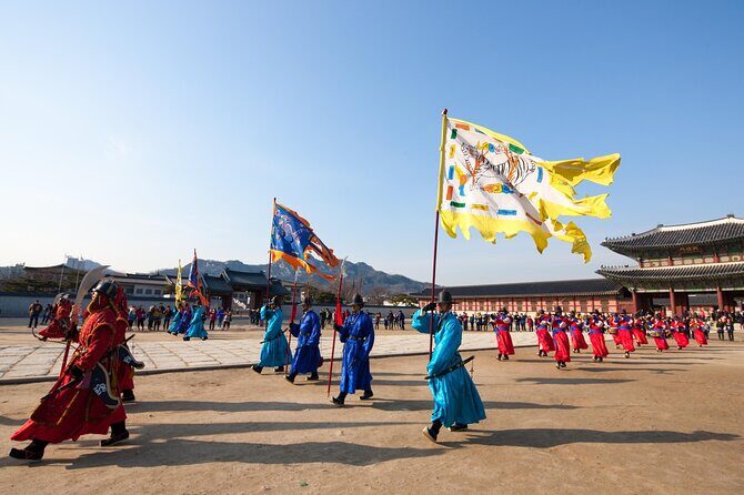 Seoul Private Tour Gyeongbok Palace Bukchon and Gwangjang Market - Experience the Best of Northern Seoul in a Private Setting