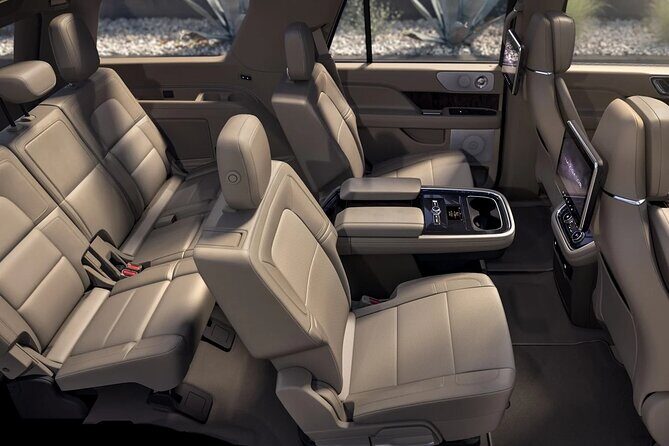 Service DE Limousine DE Luxe with Private Driver - Why Choose This Service?
