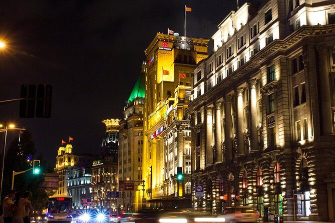 Shanghai Authentic Dinner and Night River Cruise with Rooftop Bar Hopping Option - Who Should Consider This Tour?