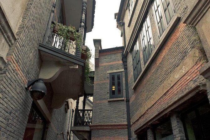 Shanghai craft beer tour with local food tastings - Key Points