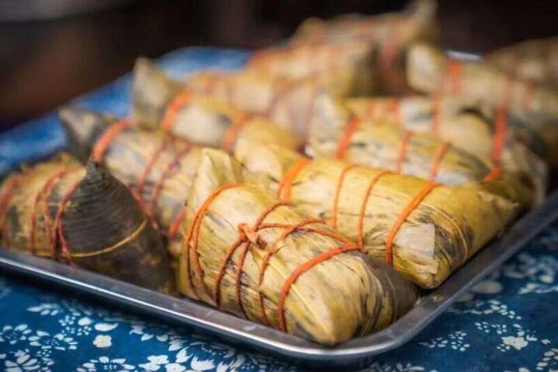 Shanghai: Foodie Tour for 6-hour Layover in Pudong WaterTown - An Introduction to the Shanghai Water Town Food Tour
