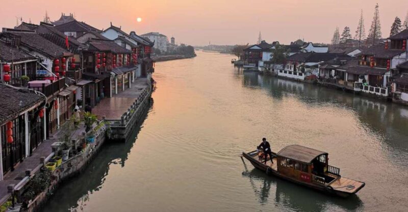 Shanghai Highlights and Zhujiajiao Water Town Private Tour - Key Points