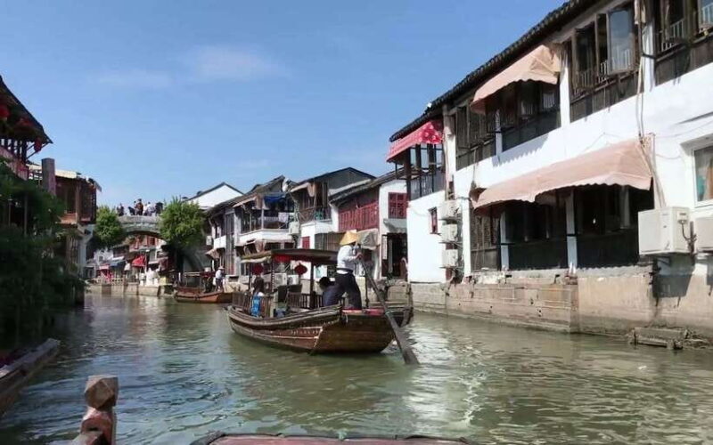 Shanghai: Private Shanghai & Zhujiajiao Tour with Lunch - Afternoon: Shanghai’s Top Landmarks