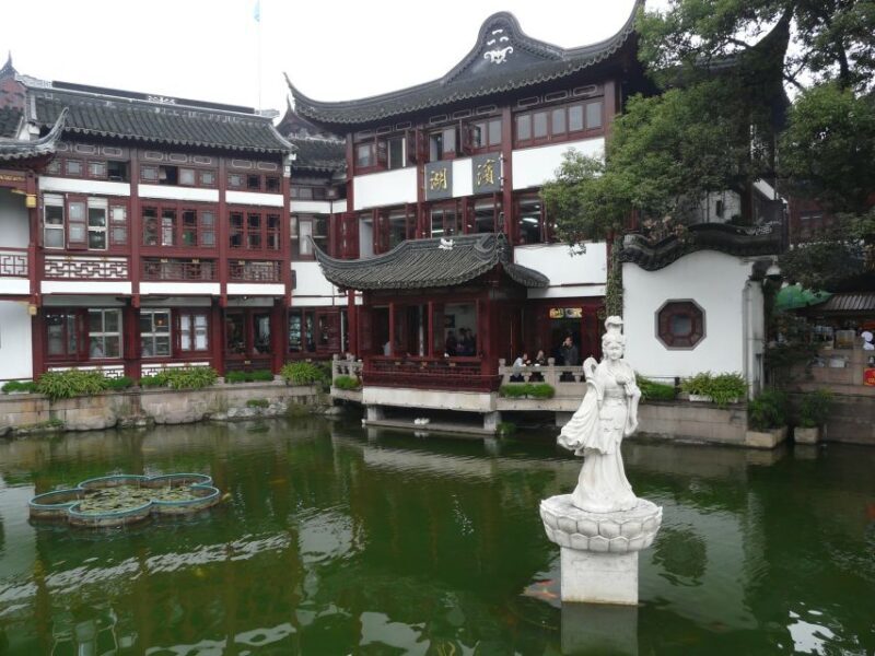 Shanghai: Private Walking Tour with a Local - Key Points