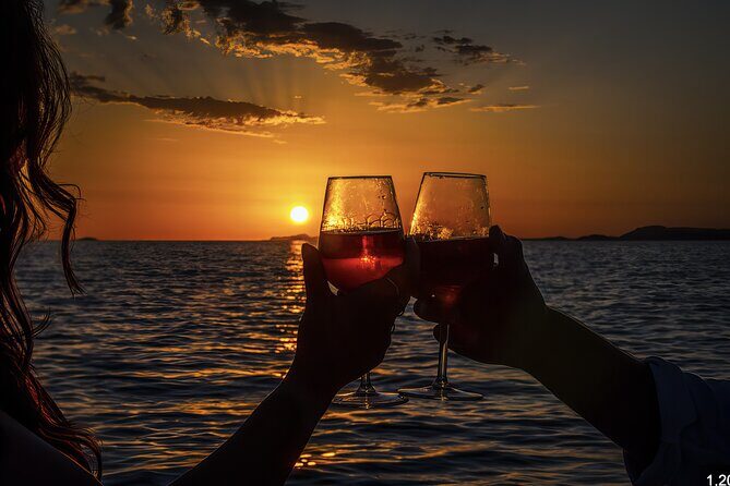 Shared Cabo Sunset Cruise with Open Bar and Scenic Views - Key Points