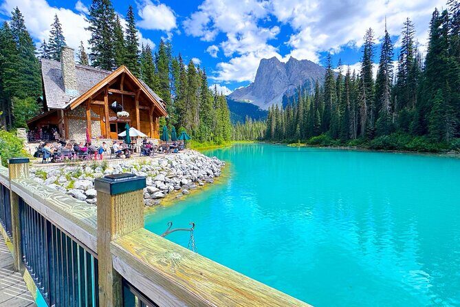 Shared Tour: Lake Louise & Moraine Lake from Canmore/Banff - An In-depth Look at the Experience