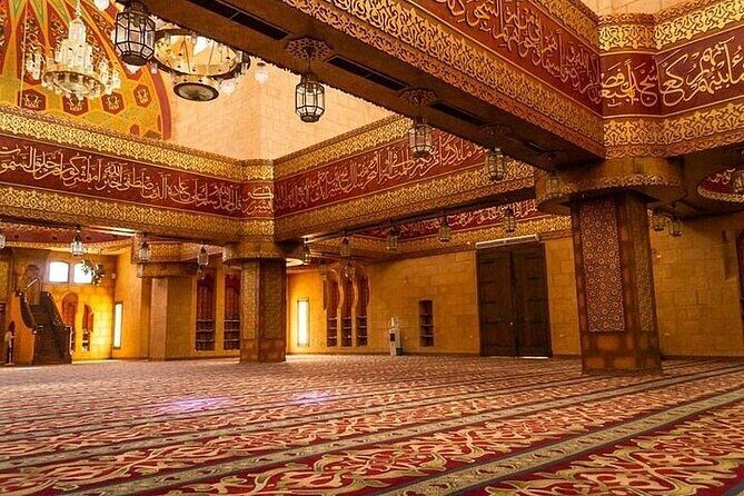 Sharm's Ultimate City Tour: Mosque, Markets & Seafood Feast - Who Should Consider This Tour?