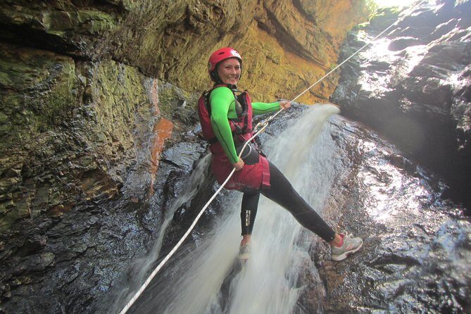 Short Canyoning Trip in The Crags - Key Points
