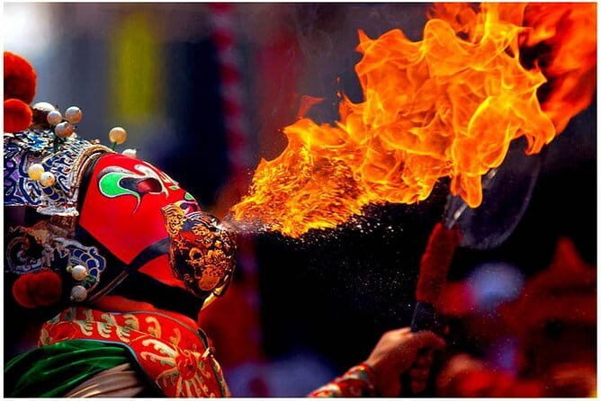 Sichuan Opera with face-changing at Jinjiang historic theater - Final Thoughts: Who Will Enjoy This Experience?
