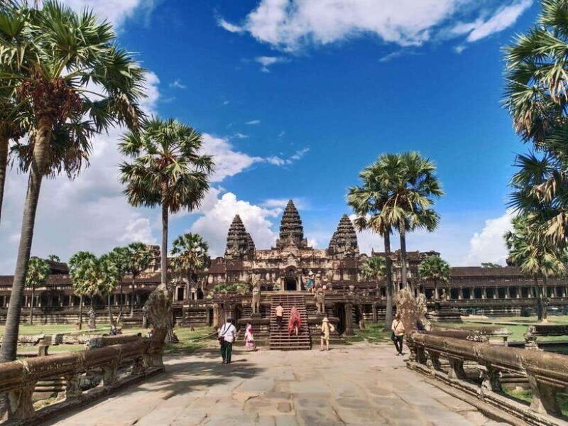 Siem Reap: Angkor Wat, Angkor Thom, and Banteay Srei Tour - Exploring the Main Temples of Angkor