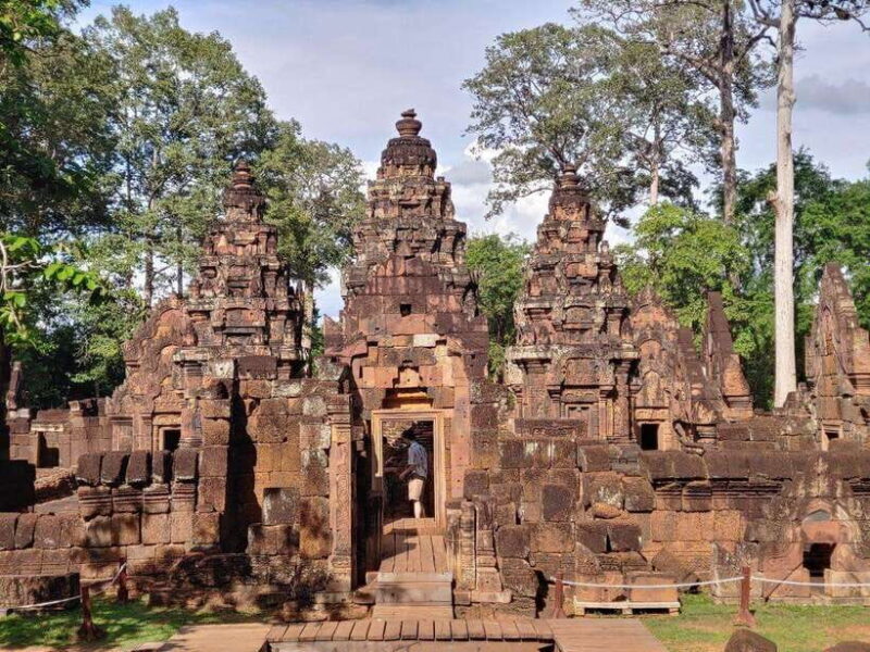 Siem Reap: Angkor Wat, Angkor Thom, and Banteay Srei Tour - Transportation and Guide