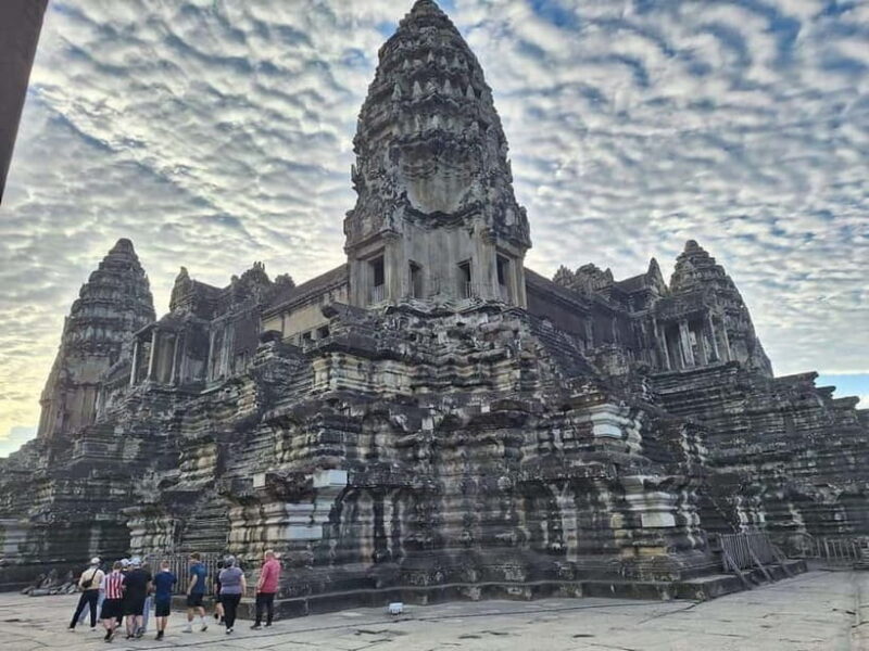 Siem Reap: Angkor Wat Small-Group Day Tour - Key Points