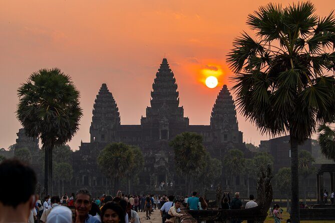 Siem Reap: Angkor Wat Sunrise & Explore Angkor Temples With Guide - The Sunrise at Angkor Wat