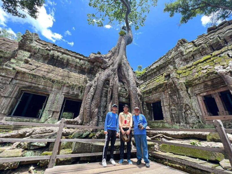 Siem Reap: Angkor Wat Sunrise Tour via Tuk Tuk & Breakfast - Key Points