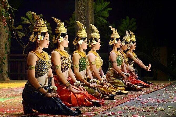 Siem Reap: Apsara Dance Show & Dinner with Tuk-Tuk Transfers - Key Points