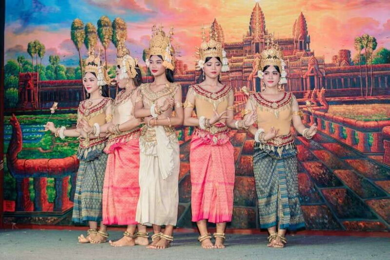 Siem Reap: Dinner and Traditional Show with Hotel Transfer - Key Points