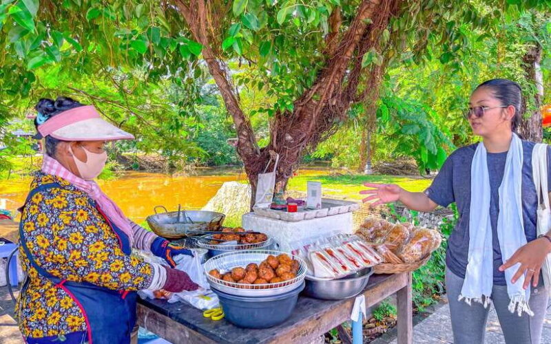 Siem Reap: FREE Market & Local Temple Tour - Exploring the Heart of Siem Reap: Market and Monastery