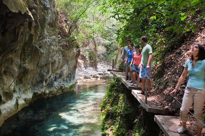 Sierra Gorda Tour in 1 day with starting from Querétaro - The Guides and Logistics