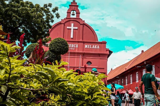 Singapore Cycling Tour - Rail Corridor to Civic District - Cultural and Civic Landmarks
