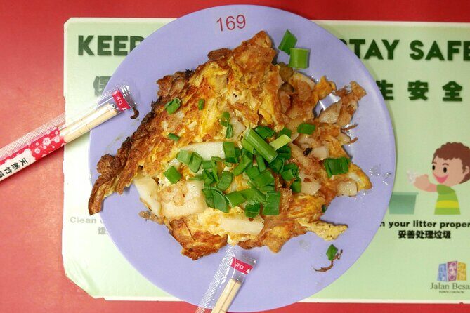 Singapore Foodie Experience Guided Tour with 5 dishes Tasting - The Guide and Group Dynamic