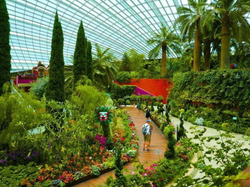 Singapore: Gardens by the Bay & Jurassic World with Pickup - FAQs