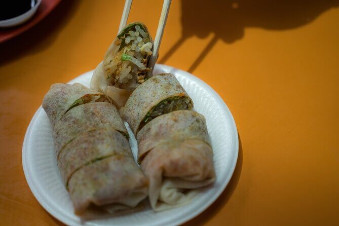 Singapore Walking Food Tour With Secret Food Tours - The Guides: Knowledge, Charisma, and Personal Touch