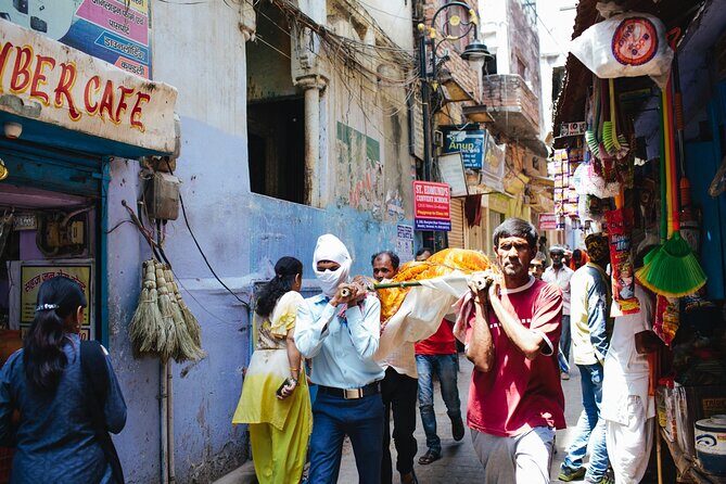 Single Walking Tour. Local culture, religion, traditions and more. Daily Tour - What to Expect on the Tour