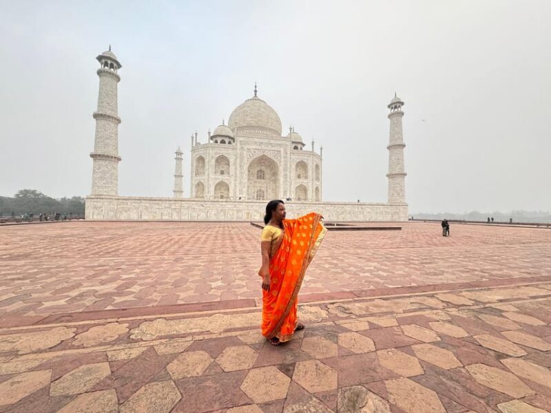 Skip the line entry tickets with great photos. - The Practical Benefits of This Taj Mahal Tour