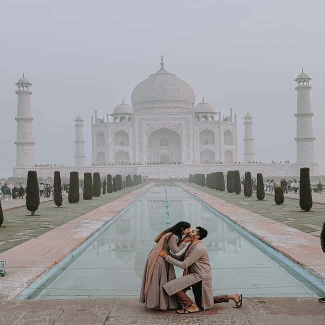 Skip the line Taj Mahal guided tour with High Value entrance - An In-Depth Look at the Taj Mahal Guided Tour