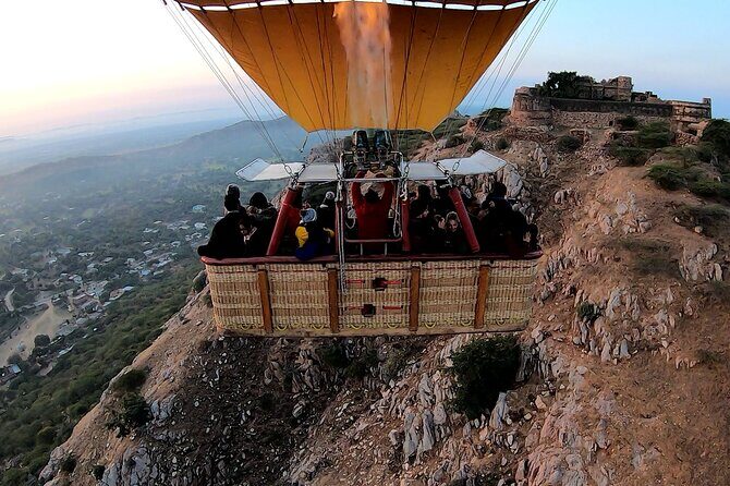 SkyWaltz Hot Air Balloon Safari - An In-Depth Look at the SkyWaltz Hot Air Balloon Safari