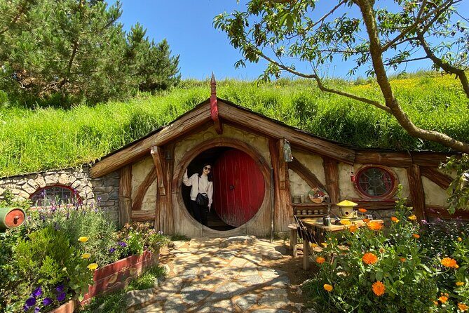Small Group Hobbiton Movie Set from Tauranga - A Detailed Look at the Tour Experience