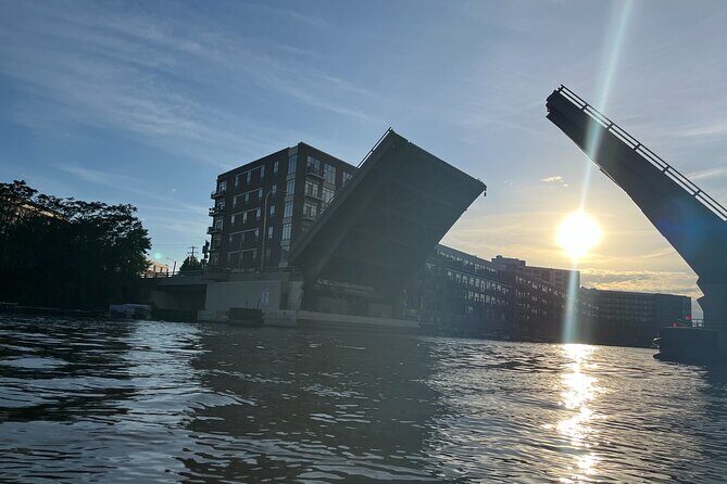 Small Group Kayak Tour of Skyline in Milwaukee - Why This Tour Offers Good Value