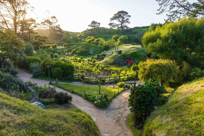 Small Group Luxury Hobbiton Tour incl. Lunch From Auckland - FAQ