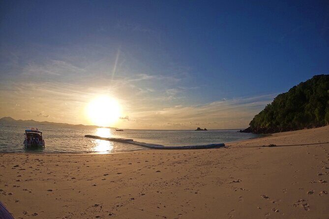Small Group Phi Phi Islands Sunrise Tour with Seaview Lunch - Who Should Book This Tour?