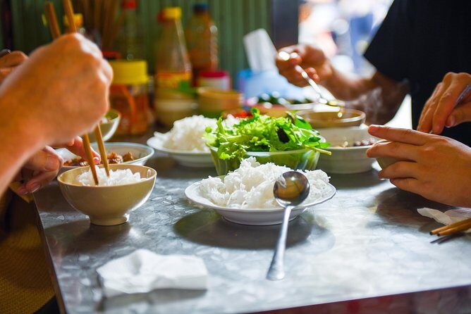 Small-Group Street Food Cyclo Tour of Hanoi Old Quarter - What the Reviews Say