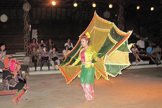 Small Group : Traditional Dinner with Performance and Local Fresh Market Tour - Key Points