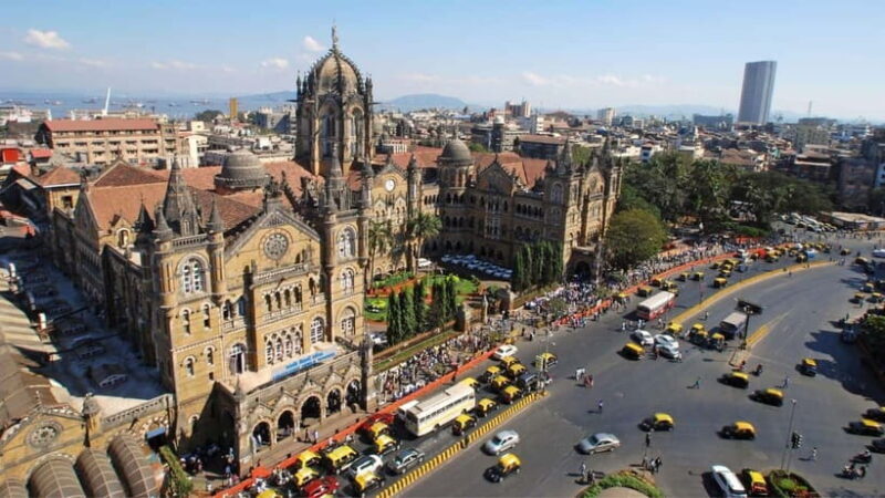 South Mumbai: Cultural Heritage Walking Tour - Cultural Neighborhoods and Local Flavor