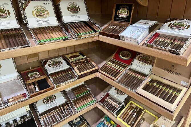 Souvenirs of Rancho Real cigars - Exploring the Souvenirs of Rancho Real cigars Tour