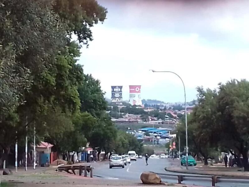 Soweto: 4-Hour Bicycle or Tuk Tuk Tour & Lunch - Exploring Soweto with a Guided Bicycle or Tuk Tuk Tour