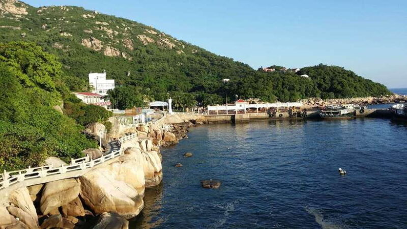 Spectacle Hong kong Lamma Island Day Tour - Key Points