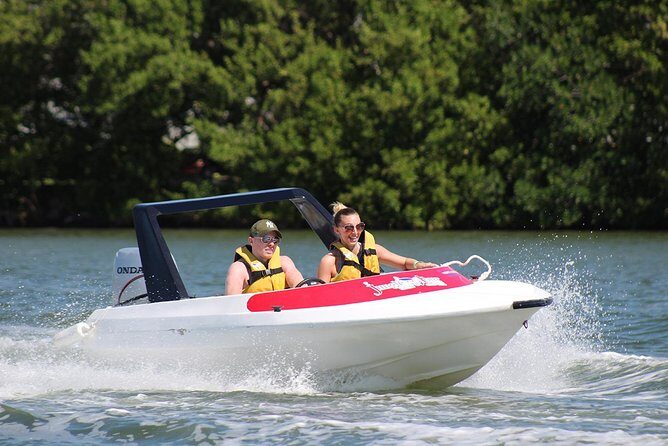 Speedboat adventure through the Nichupte Lagoon. Snorkel included. - Key Points