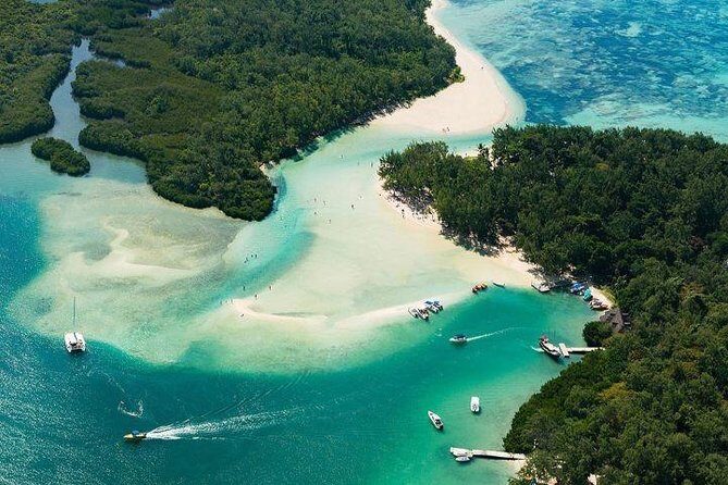 Speedboat Ile aux Cerfs + GRSE Waterfall, BBQ and Bar - Key Points