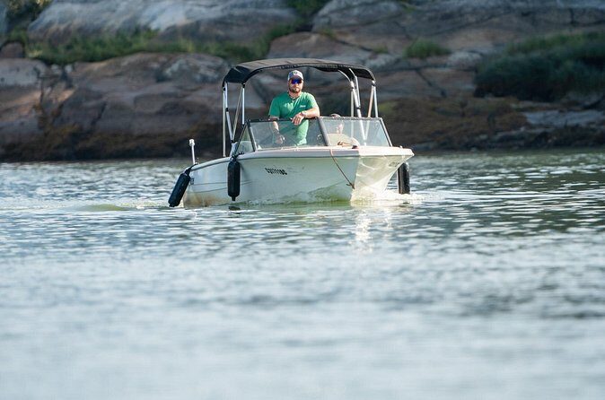 Squamish 4hr Rental 17ft Fiberglass Hourston with 70HP Engine - FAQ