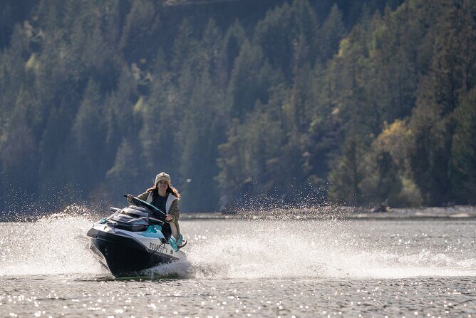Squamish Yamaha Waverunner VX Deluxe Jet Ski Rental - A Detailed Look at the Experience