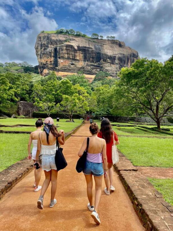 Sri Lanka: 10-Days Private Guided Tour - Discovering the Core of Sri Lanka: From Markets to Mountains