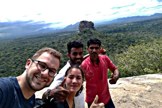 Sri Lanka Culture Tour - The Hill Country Experience: Nuwara Eliya’s Tea Gardens