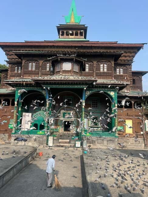 Srinagar Old City Heritage Walking Tour with Kahwa Tea - Discovering Srinagar’s Old City: What to Expect