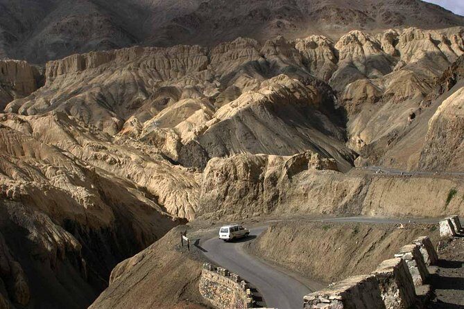 Srinagar To Leh, Ladakh Taxi (One way Transfer) - Key Points
